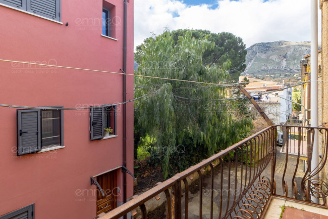 Edificio in vendita a Castelbuono