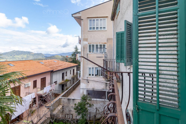 Edificio in vendita a Castelbuono