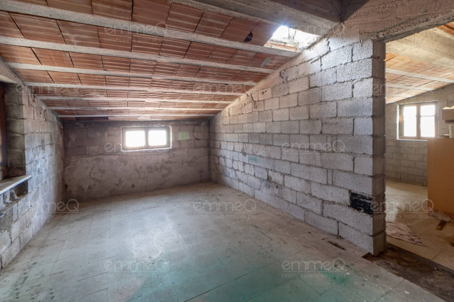 Edificio in vendita a Castelbuono