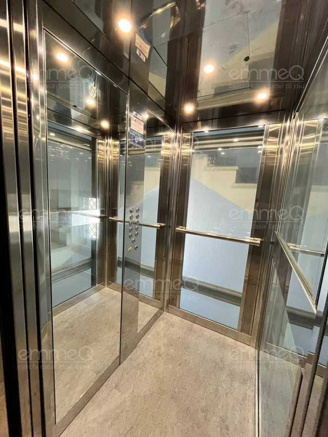 Lastrico Solare in vendita a Palermo