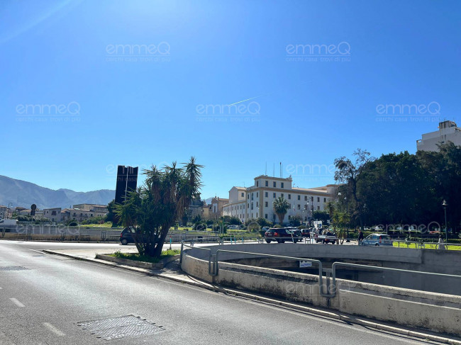 Lastrico Solare in vendita a Palermo