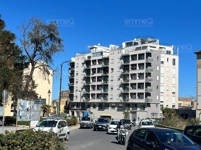Lastrico Solare in vendita a Palermo