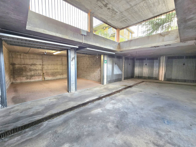 Box o garage in vendita a Pietra Ligure