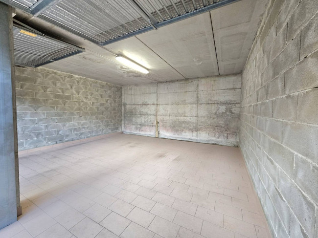 Box o garage in vendita a Pietra Ligure
