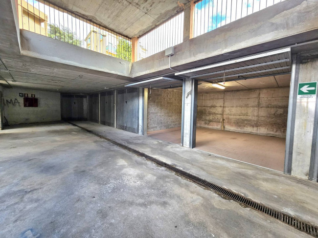 Box o garage in vendita a Pietra Ligure