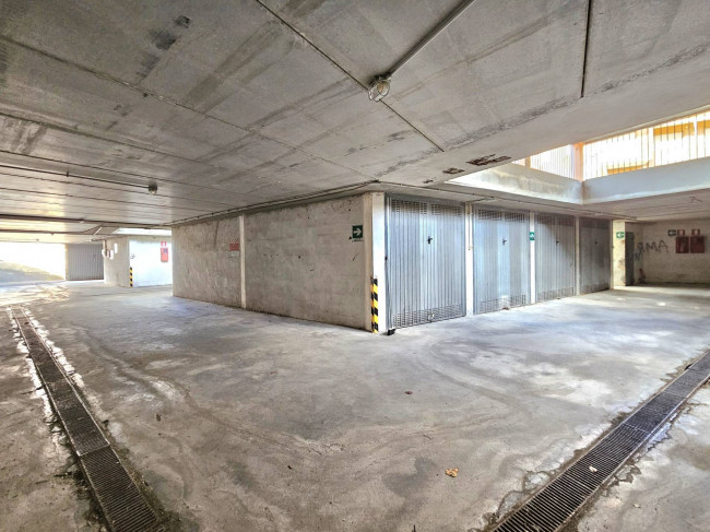 Box o garage in vendita a Pietra Ligure