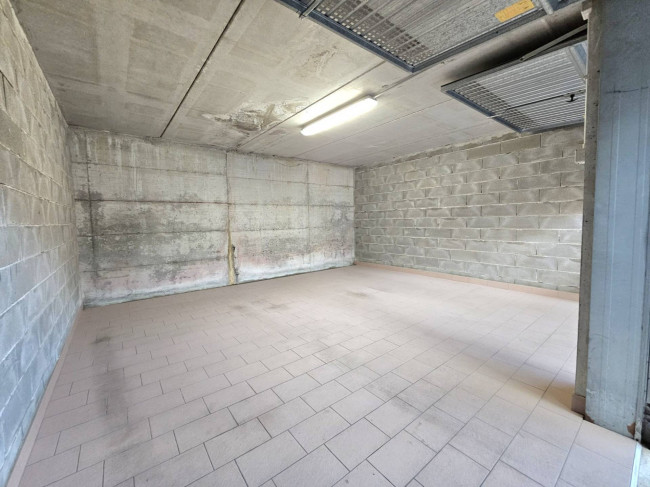Box o garage in vendita a Pietra Ligure