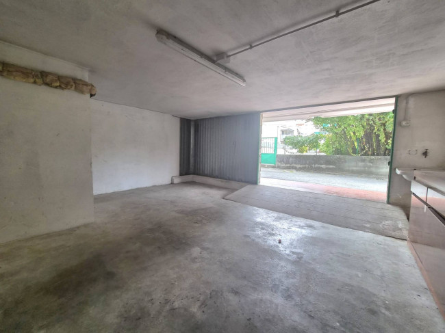 Box o garage in vendita a Pietra Ligure