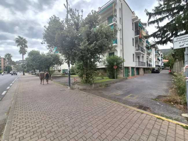 Box o garage in vendita a Pietra Ligure