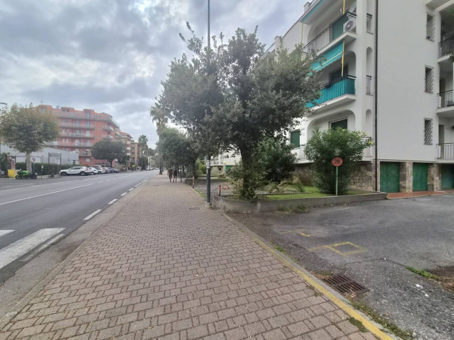 Box o garage in vendita a Pietra Ligure