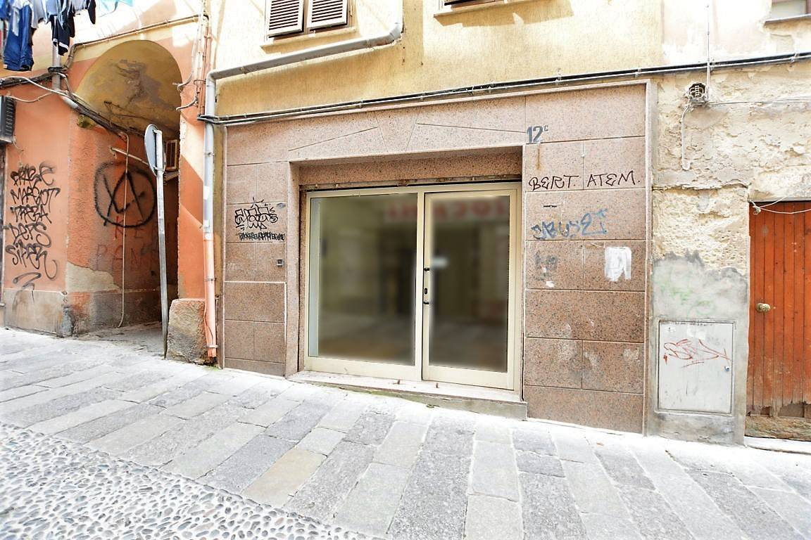 Immagine 1 di Locale commerciale in vendita  in via Rosello 12c a Sassari