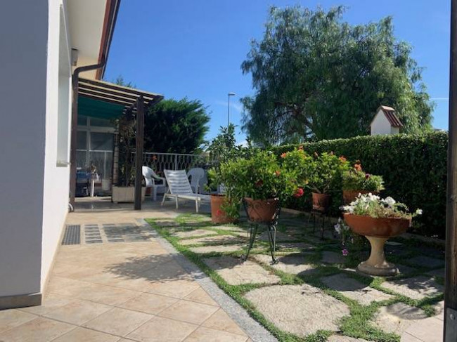Villa in Vendita a Borghetto Santo Spirito