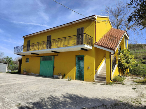 Rustico/Casale a Acquaviva Picena