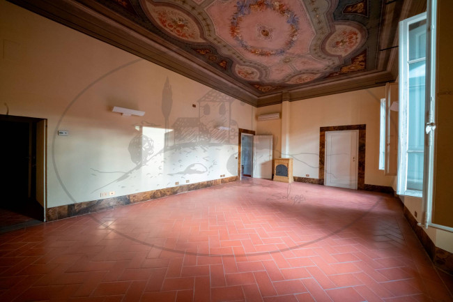 Locale commerciale in affitto a Figline e Incisa Valdarno