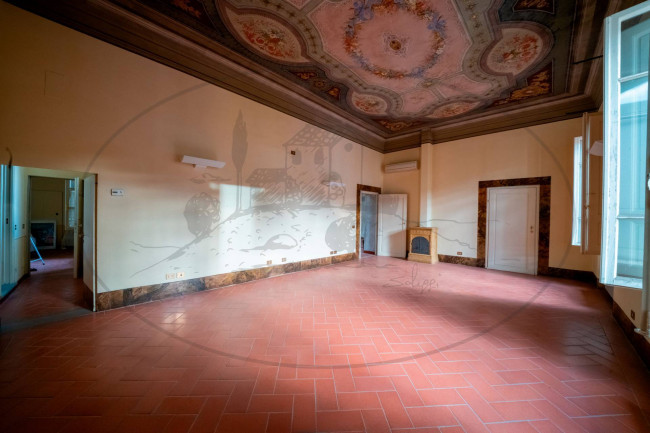 Locale commerciale in affitto a Figline e Incisa Valdarno