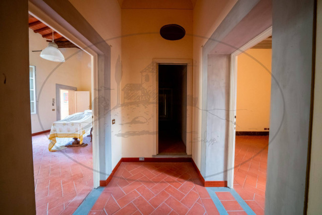 Locale commerciale in affitto a Figline e Incisa Valdarno
