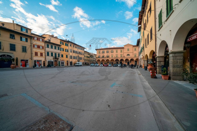 Locale commerciale in affitto a Figline e Incisa Valdarno