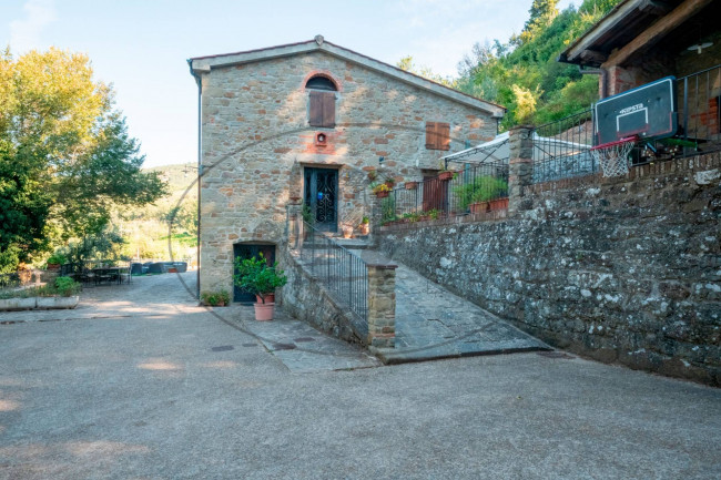 Casa colonica in vendita a Loro Ciuffenna
