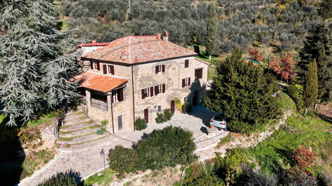 Casa colonica in vendita a Loro Ciuffenna