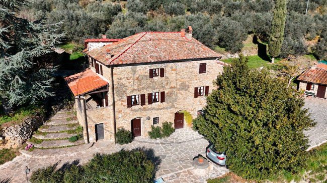 Casa colonica in vendita a Loro Ciuffenna