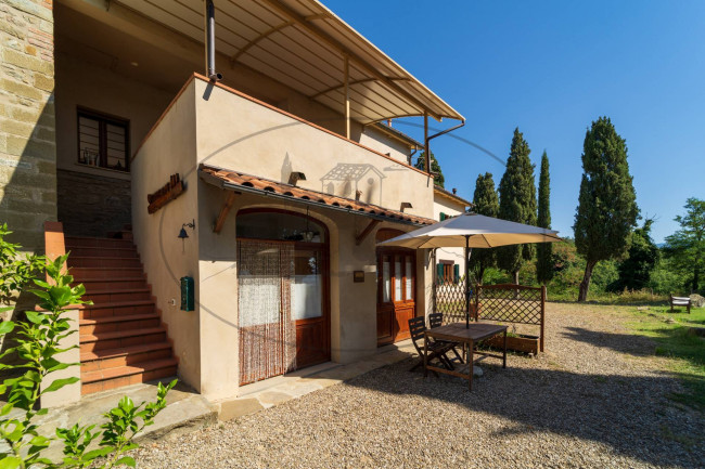Casa colonica in vendita a Capolona