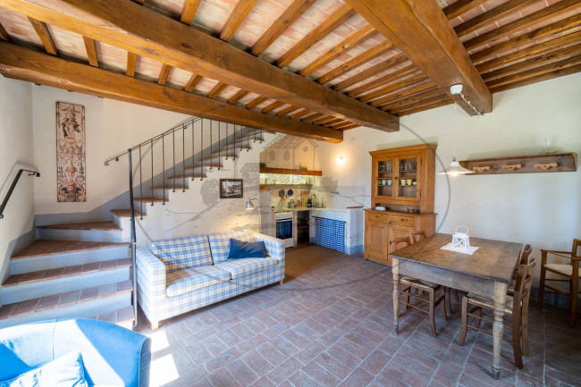 Casa colonica in vendita a Capolona