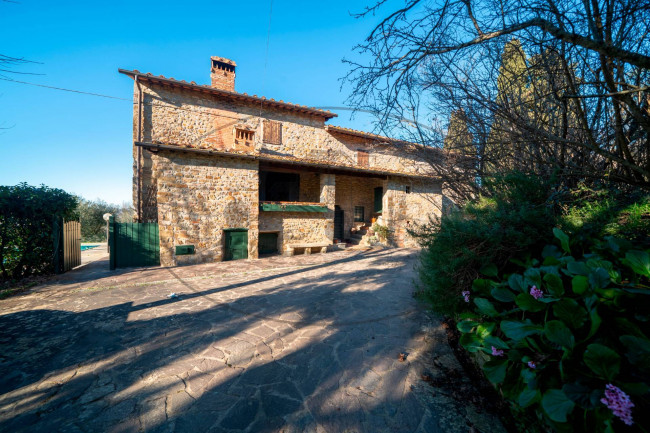 Casa colonica in vendita a Reggello