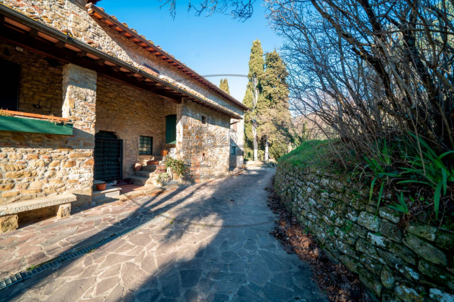 Casa colonica in vendita a Reggello