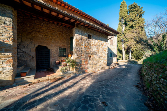 Casa colonica in vendita a Reggello