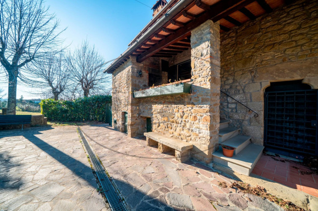 Casa colonica in vendita a Reggello