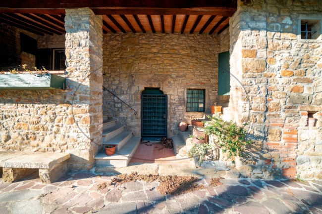 Casa colonica in vendita a Reggello