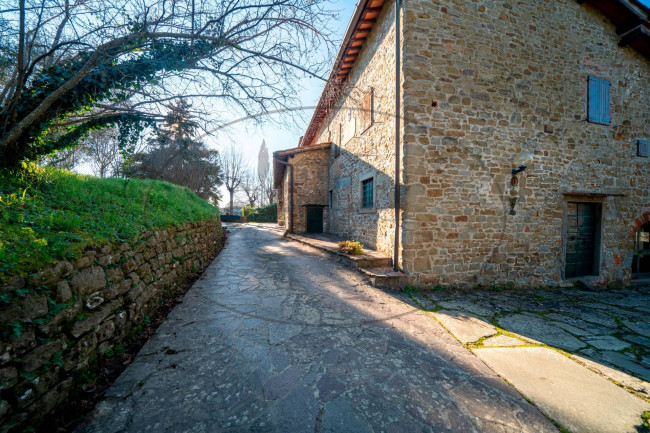 Casa colonica in vendita a Reggello