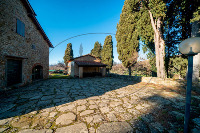 Casa colonica in vendita a Reggello
