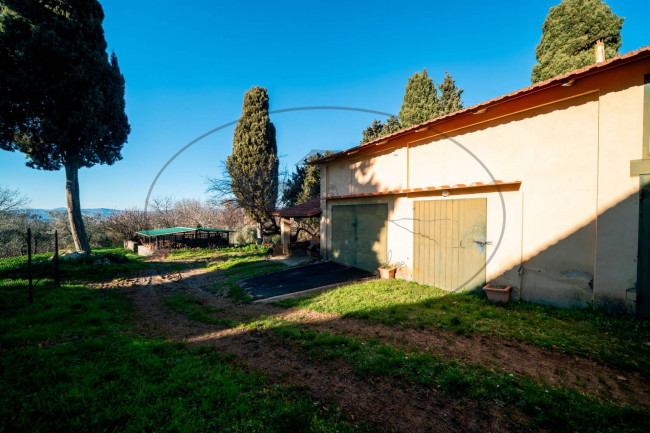 Casa colonica in vendita a Reggello
