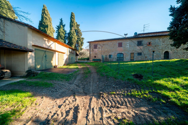 Casa colonica in vendita a Reggello