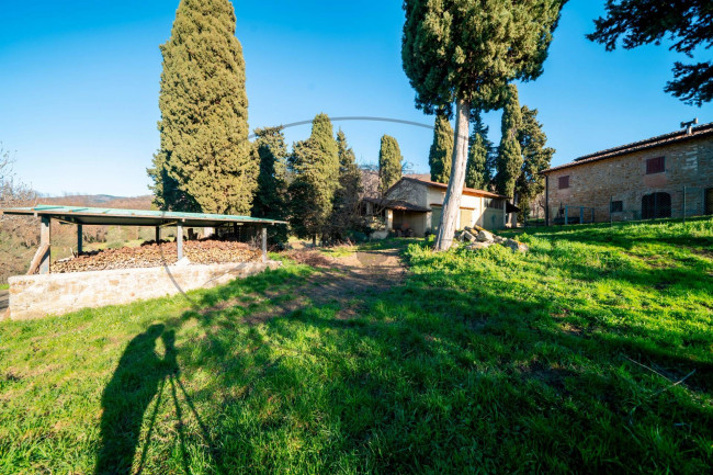 Casa colonica in vendita a Reggello