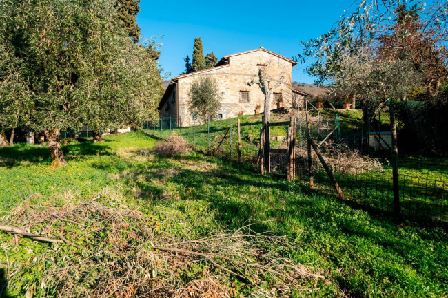 Casa colonica in vendita a Reggello