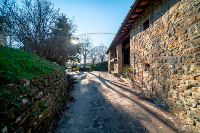 Casa colonica in vendita a Reggello