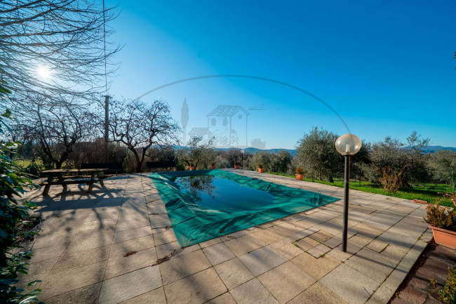 Casa colonica in vendita a Reggello