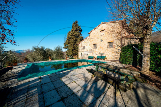 Casa colonica in vendita a Reggello