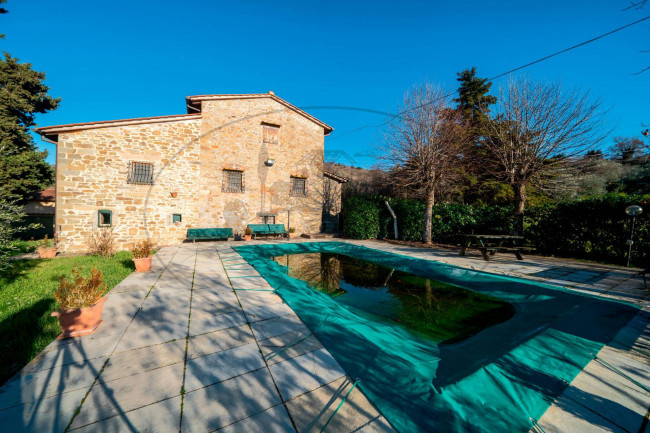 Casa colonica in vendita a Reggello