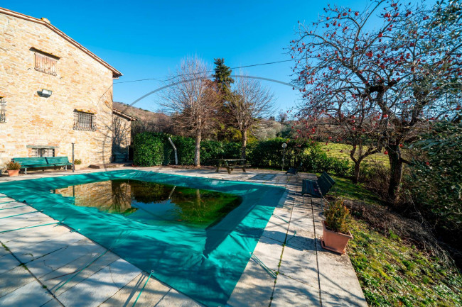 Casa colonica in vendita a Reggello