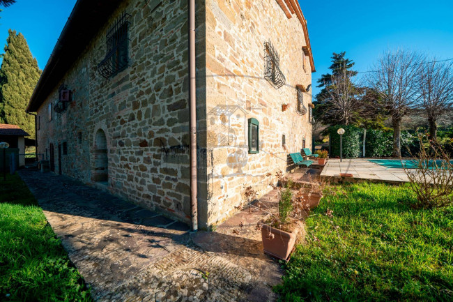 Casa colonica in vendita a Reggello