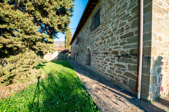 Casa colonica in vendita a Reggello