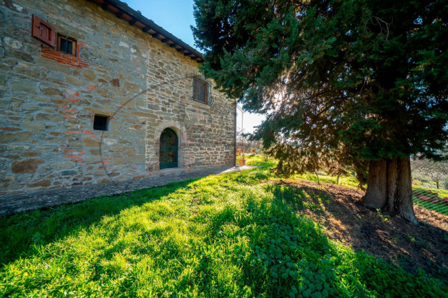 Casa colonica in vendita a Reggello