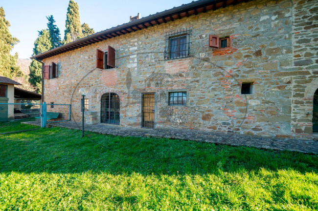 Casa colonica in vendita a Reggello