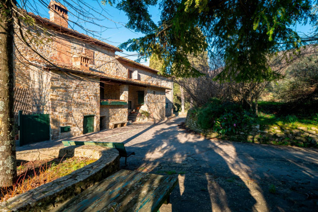 Casa colonica in vendita a Reggello