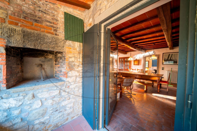 Casa colonica in vendita a Reggello