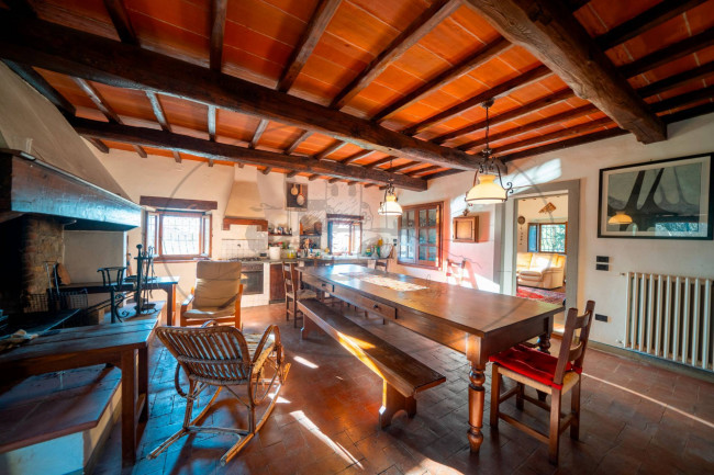 Casa colonica in vendita a Reggello