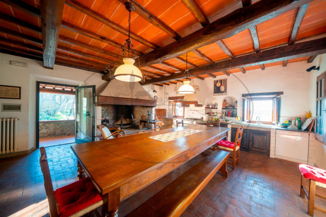 Casa colonica in vendita a Reggello